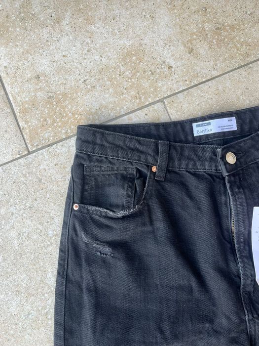 Blugi Bershka noi cu eticheta