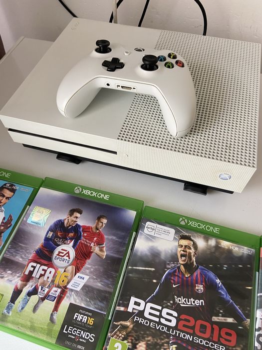 Xbox One s white