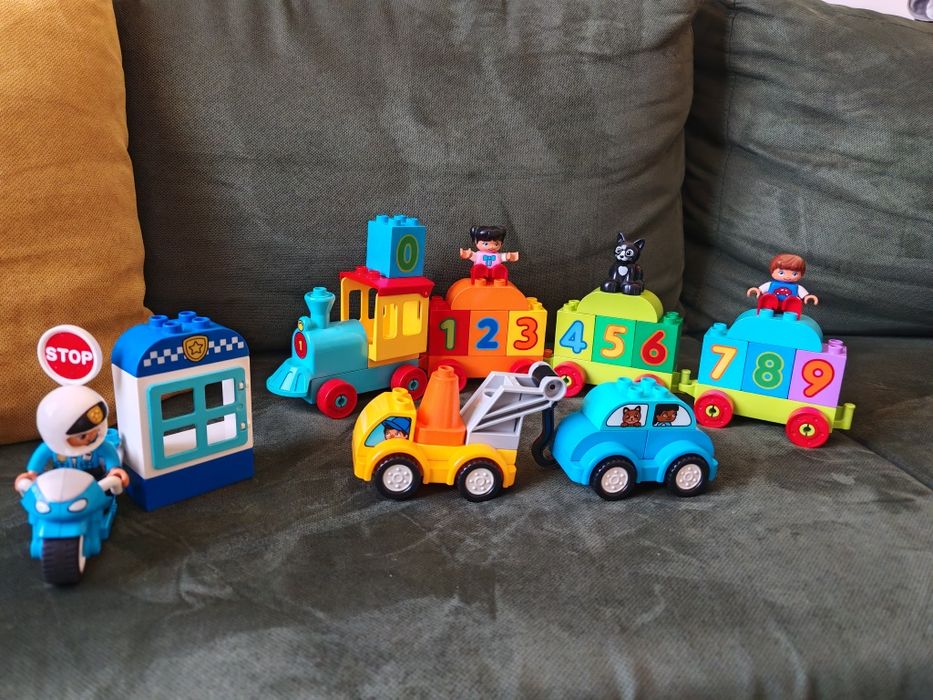 Lego 2 seturi : tren cu numere și mașina de tractare