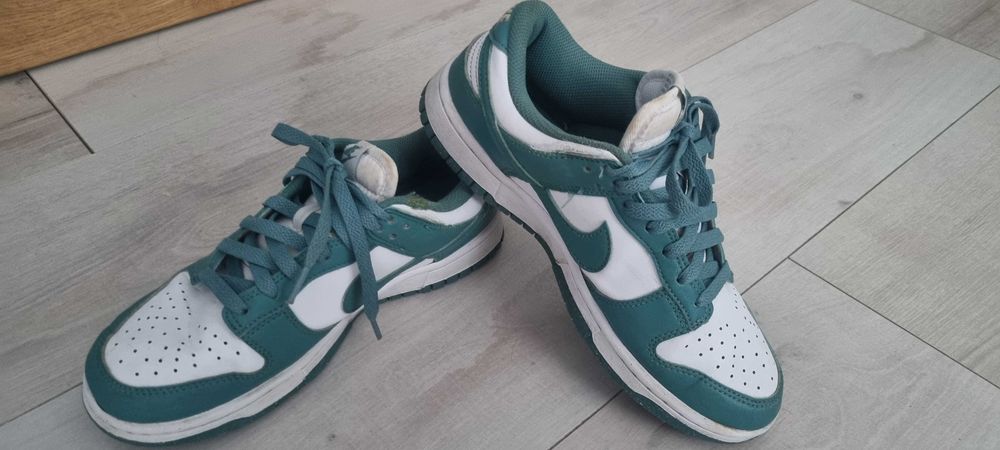 Маратонки NIKE 38,5