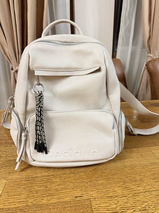 Дамски чанти и раници