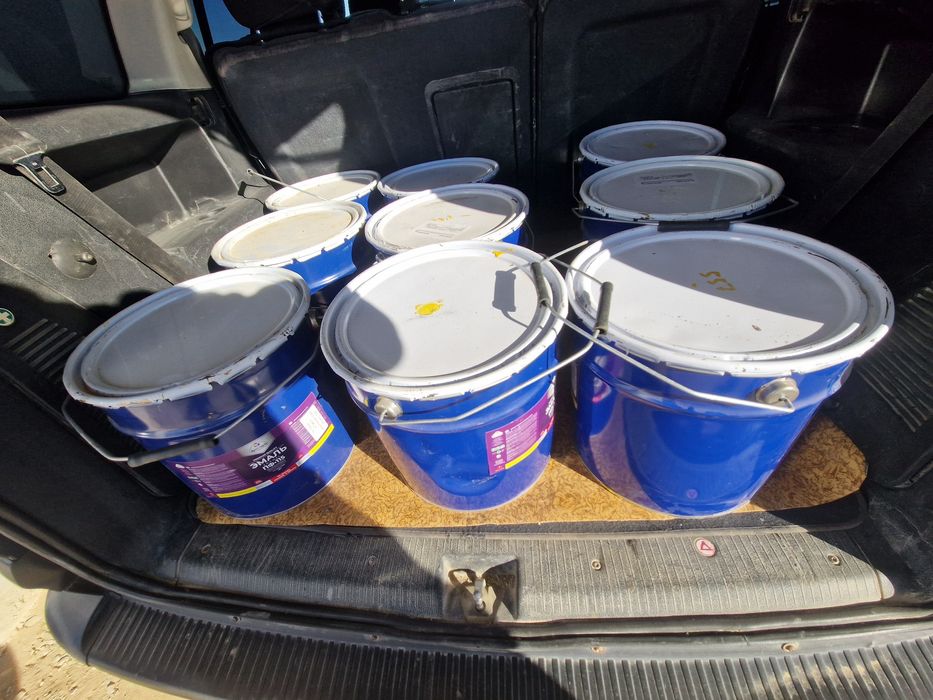 Краска сатлады ак сары жасыл бар 13000 мың тенге 1 шелек