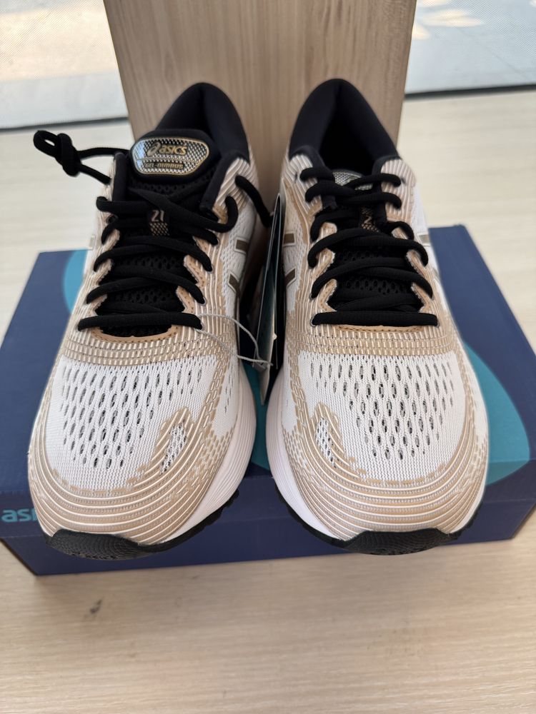 Маратонки ASICS GEL NIMBUS 21.Номер 44