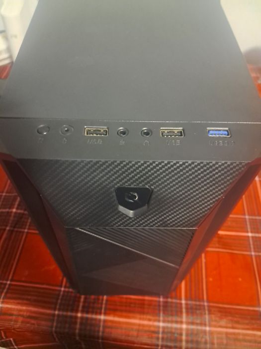 Vand Calculator Light Gaming cu Monitor