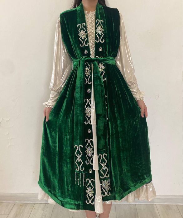 Қазақ киімдер сатылады