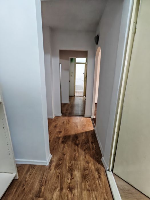 Închiriez apartament 4 camere