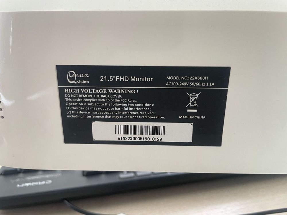 Продаю монитор Qmax в отличном состояние
