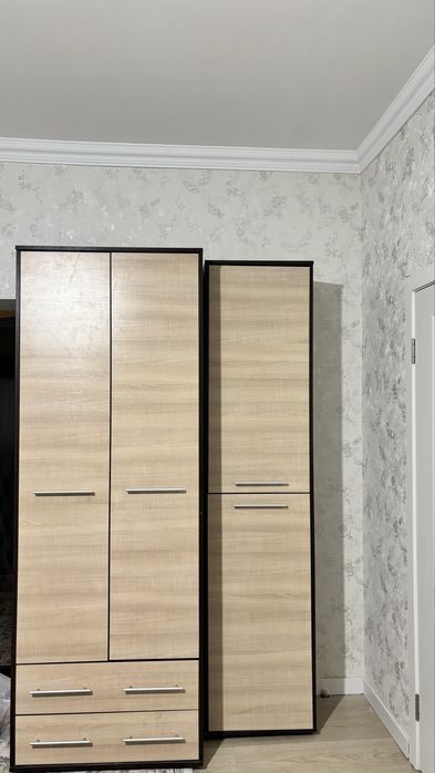 1.	Шкаф-купе в отличном состоянии