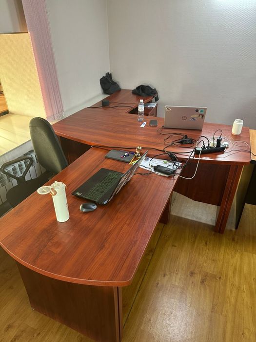 Столы офисные, шкаф. Стол, шкаф