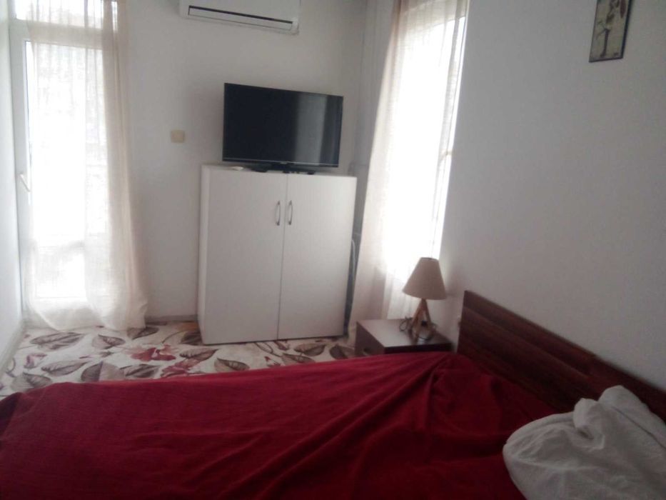 Дава се под наем Тристаен апартамент в Бургас, Братя Миладинови - 85 кв.м за 425 € - Снимка #2