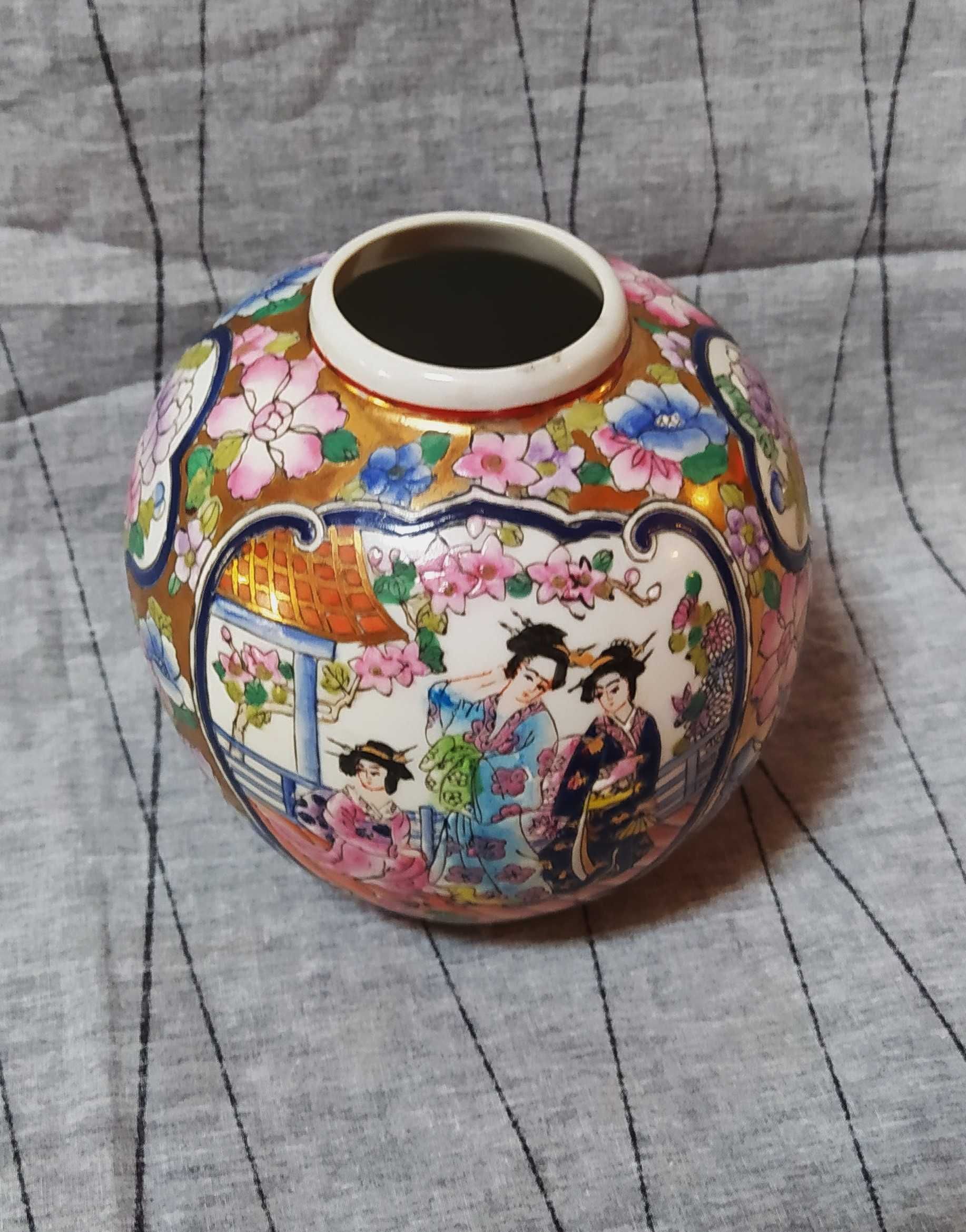 Vintage Vaza China Jar