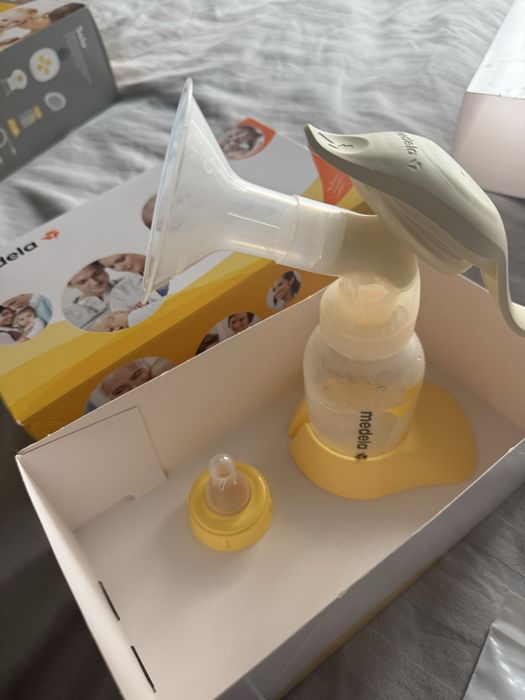 Ръчна помпа Медела Medela  плюс подарък