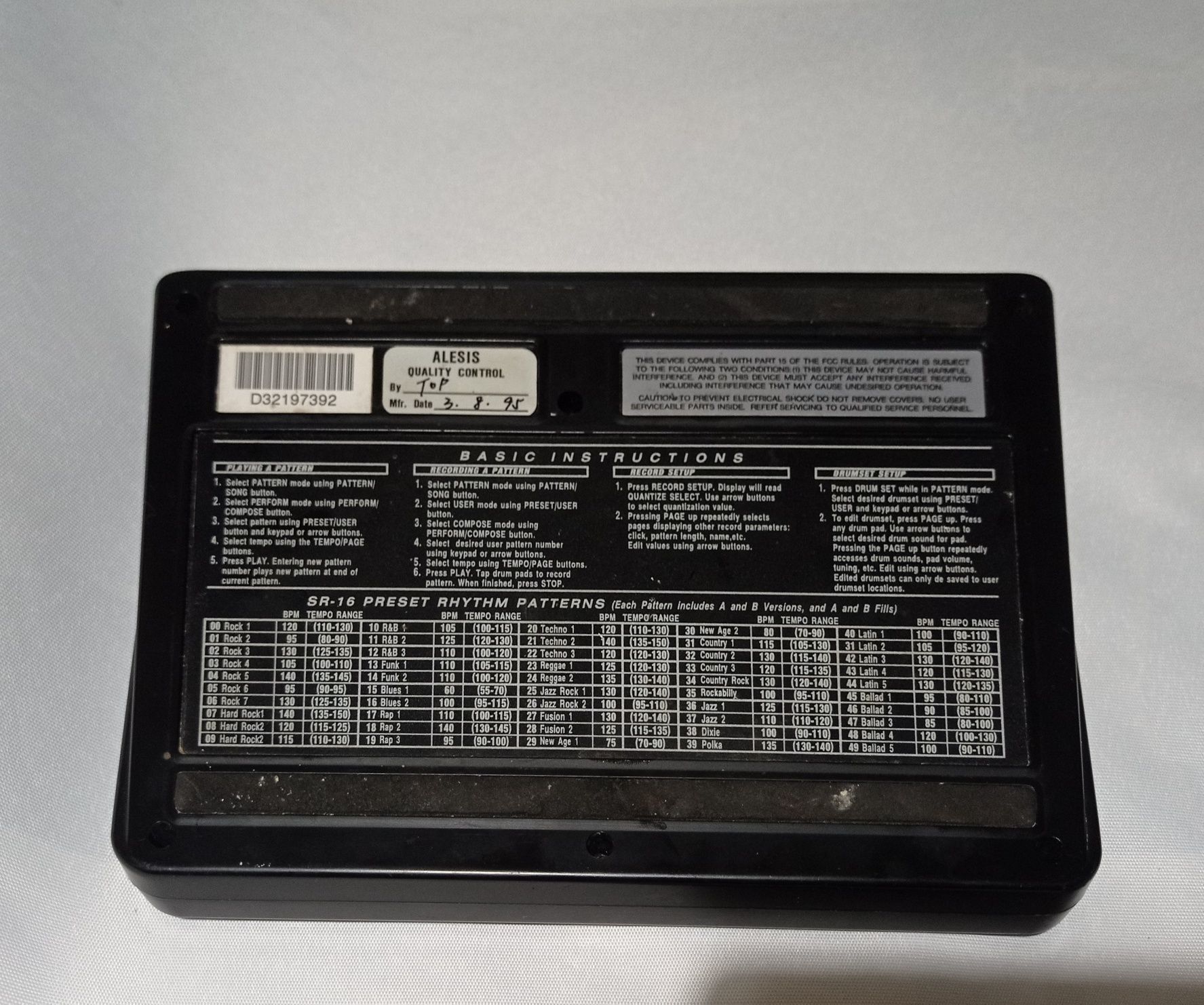 Alesis SR-16 система електрически барабани