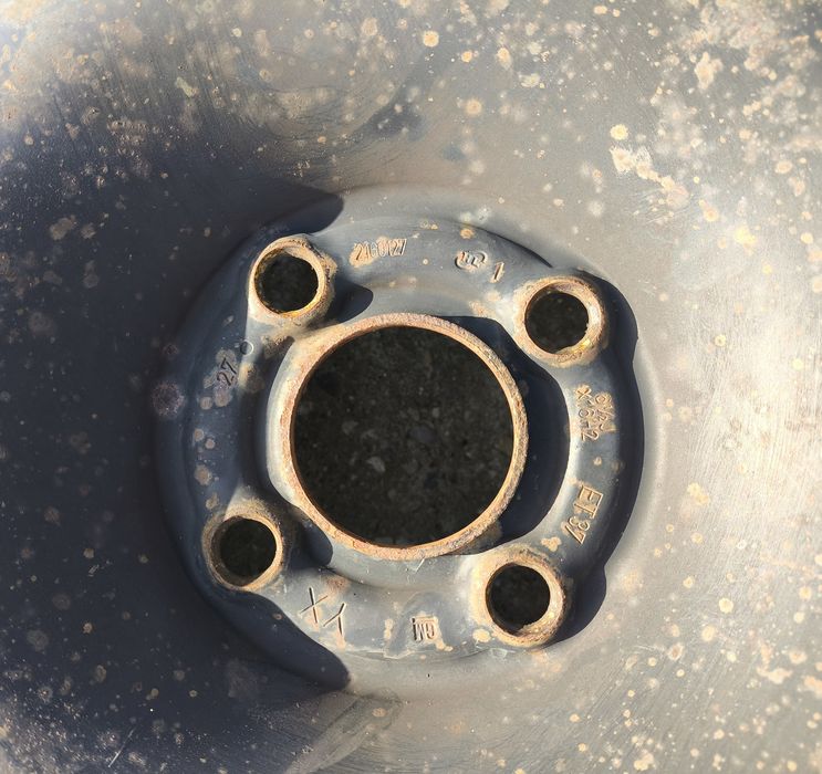 Vând jante + cauciucuri + capace