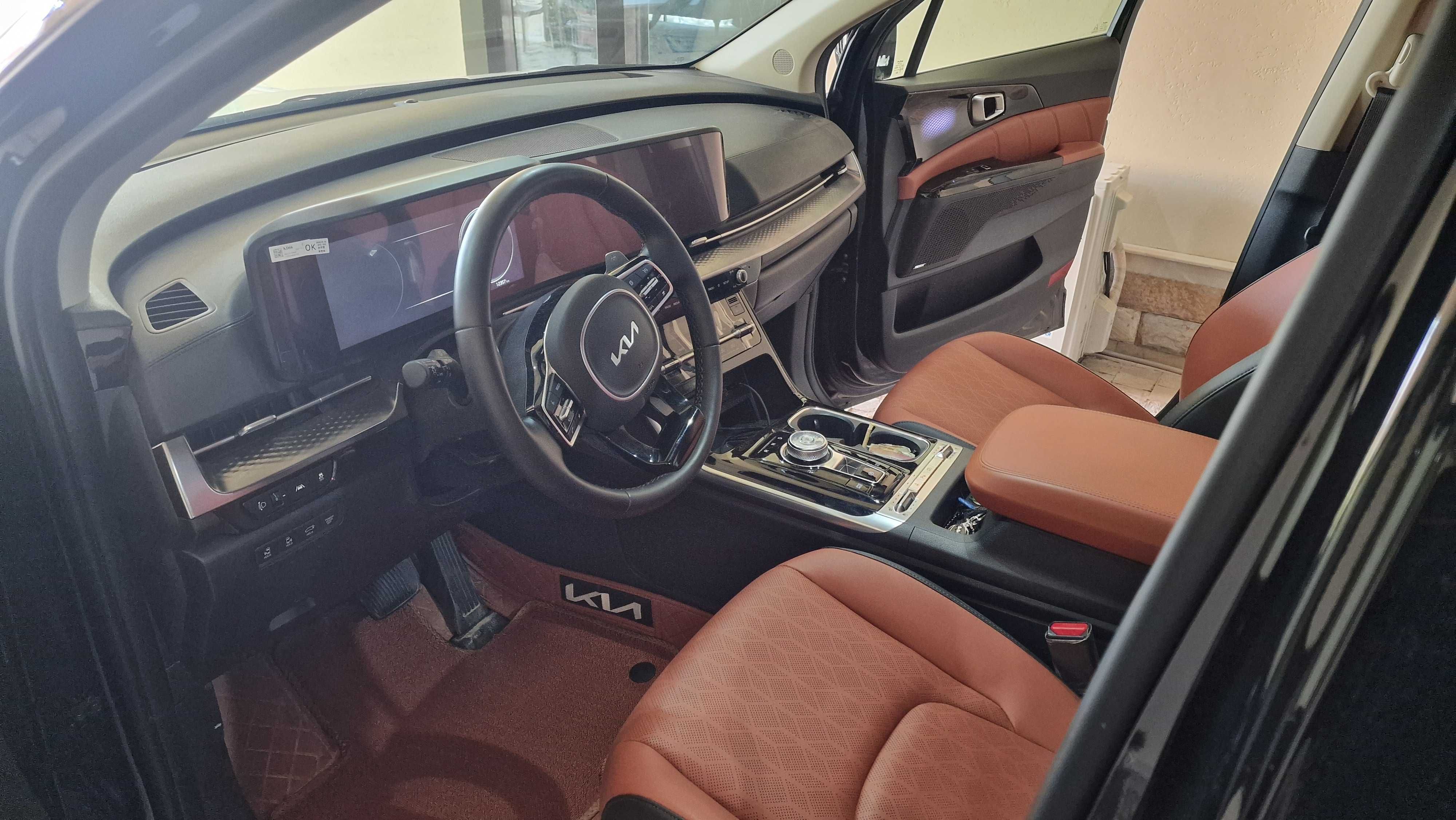 KIA Carnival 2023 йил. 12350 юрган. Фул комплектация 40500