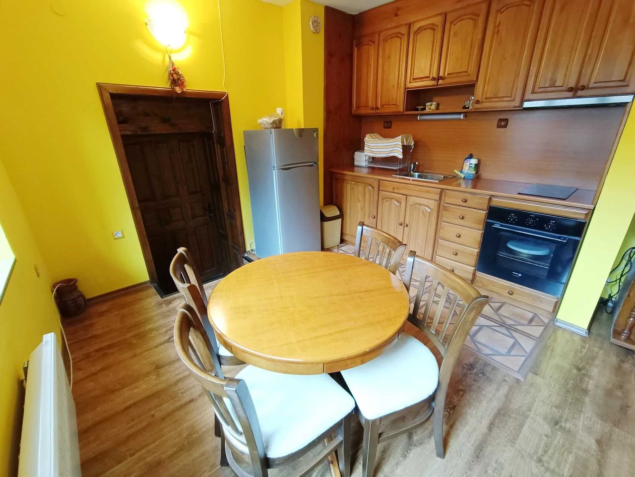 Продава се Тристаен апартамент в Велинград - 105 кв.м за 896 €/кв.м - Снимка #2