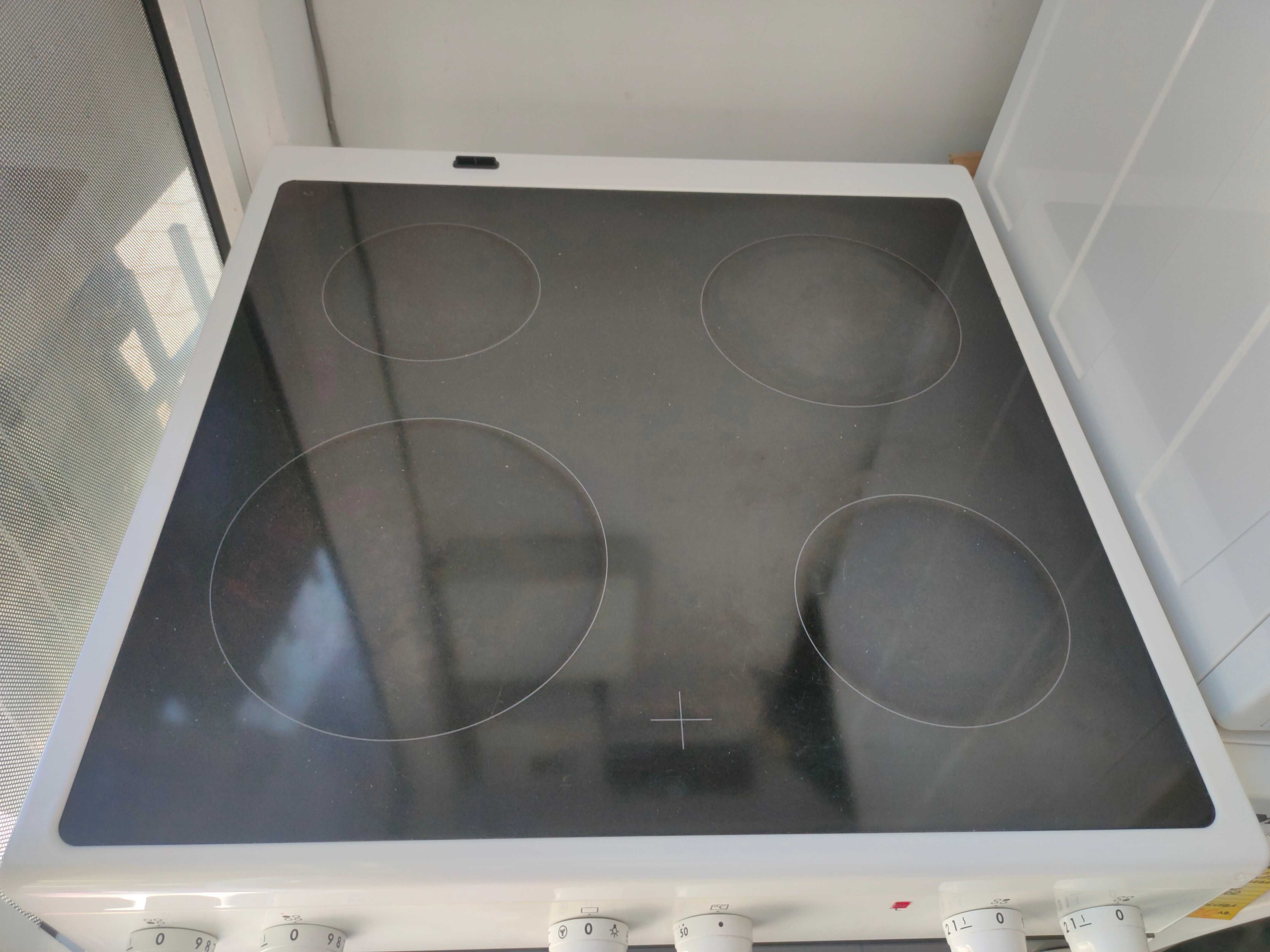 Свободностояща фурна VOSS ELECTROLUX  широка 60 см