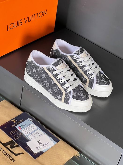 Adidasi Louis Vuitton noi