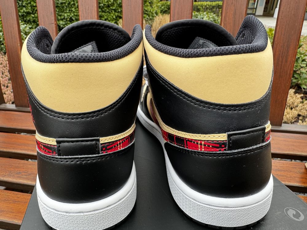 Air Jordan 1 mid se black/multicolor.noi originali marimea 40(25cm)
