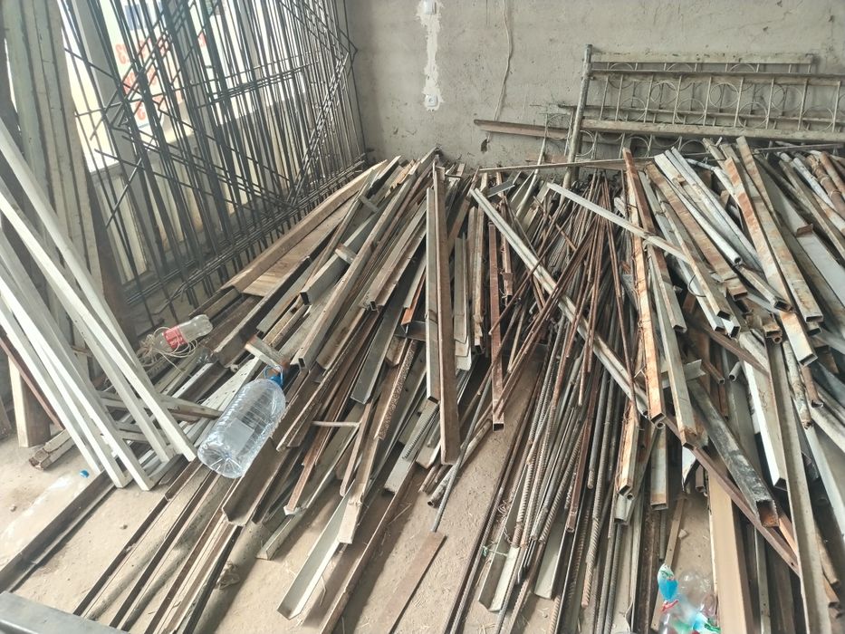 Qurilishga kerakli materiallar sotiladi