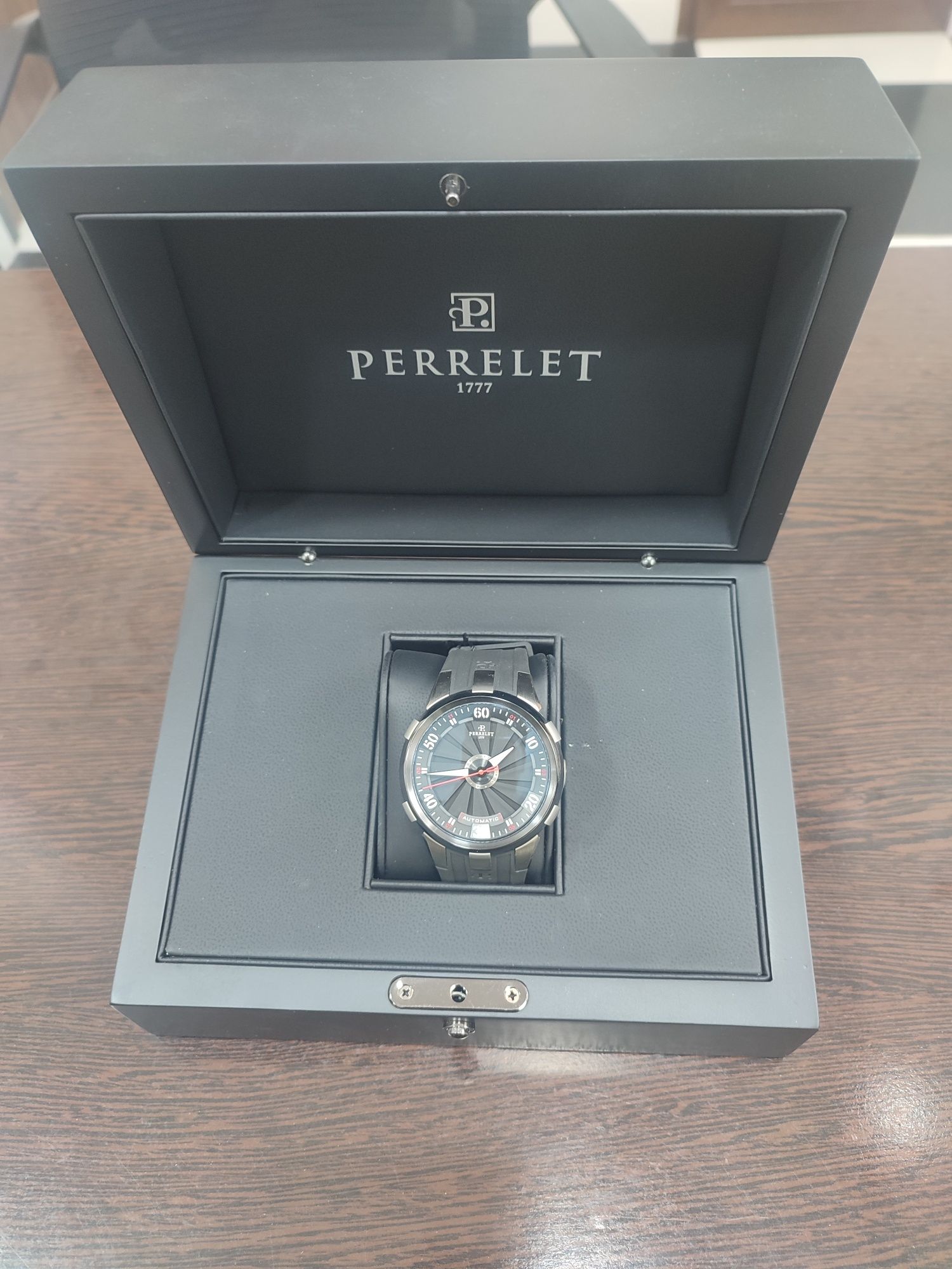 Продаются оригинальные швейцарские часы PERRELET