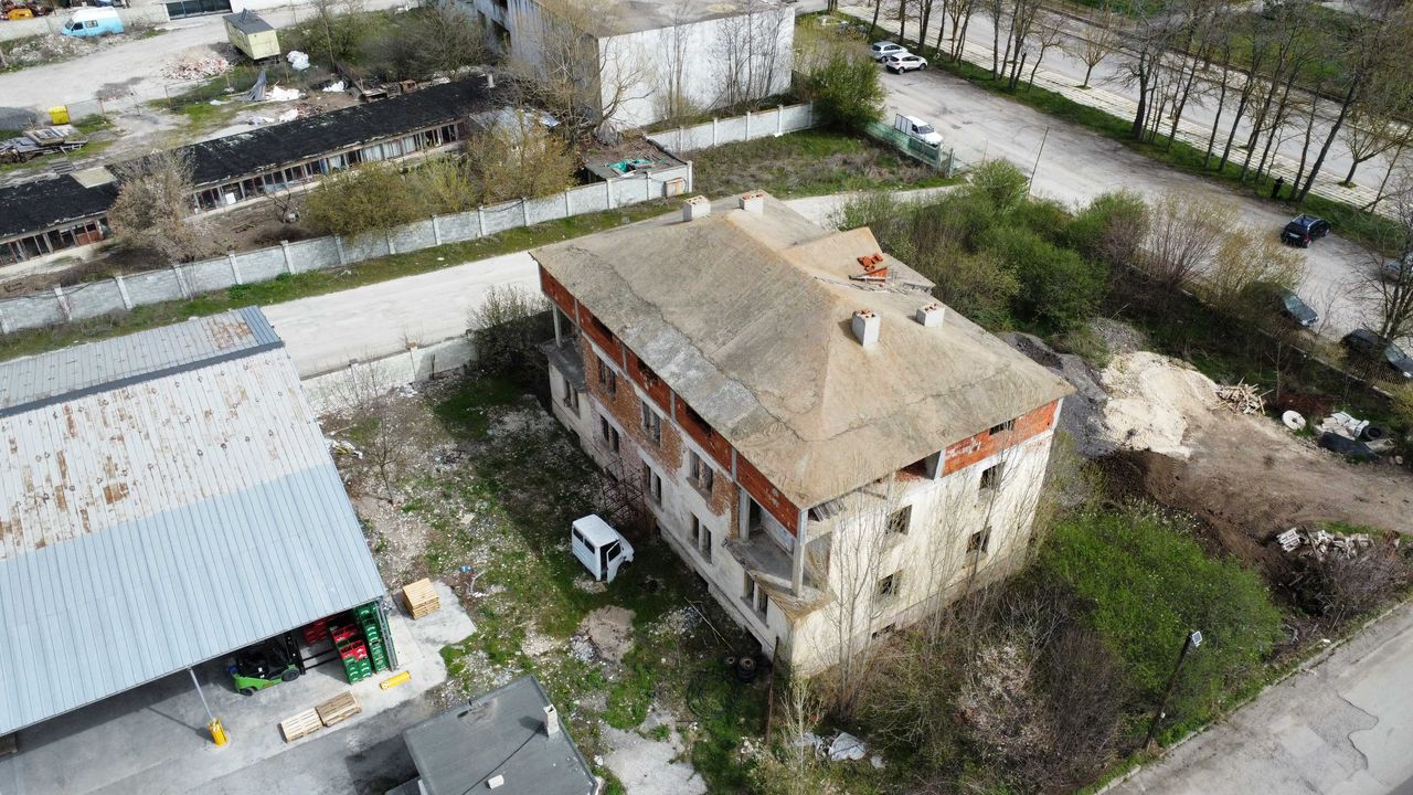 Продава се Къща в Каварна - 750 кв.м за 164 €/кв.м - Снимка #3