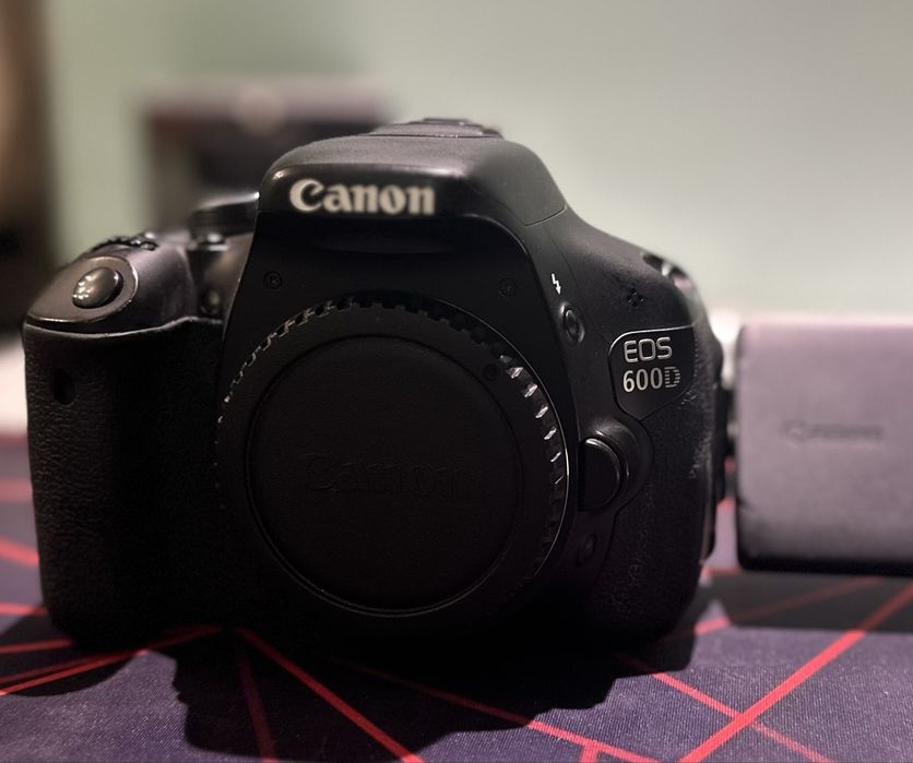 Canon 600d в хорошем состоянии
