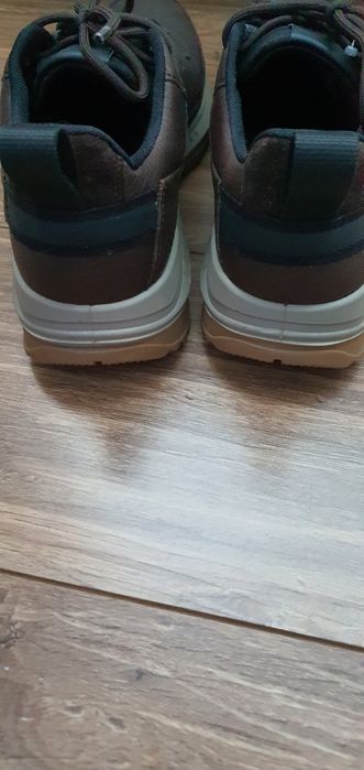 Vând sneakers maro, marca Lloyd