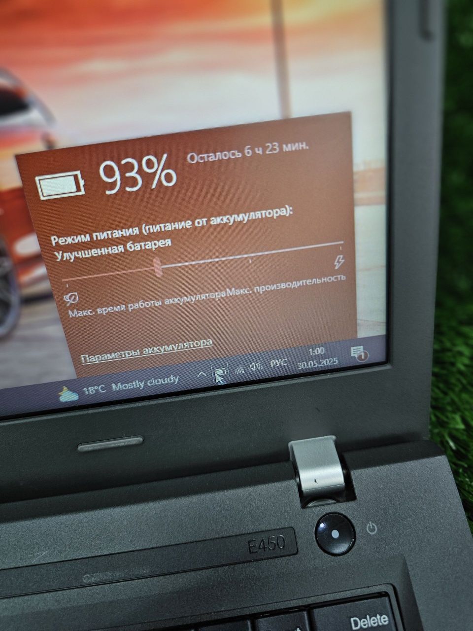 Lenovo  Ишлаганда тез ишлаб кутариб юрганда енгилгина Thinkpad