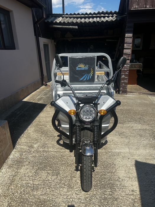 Vand triciclu electric