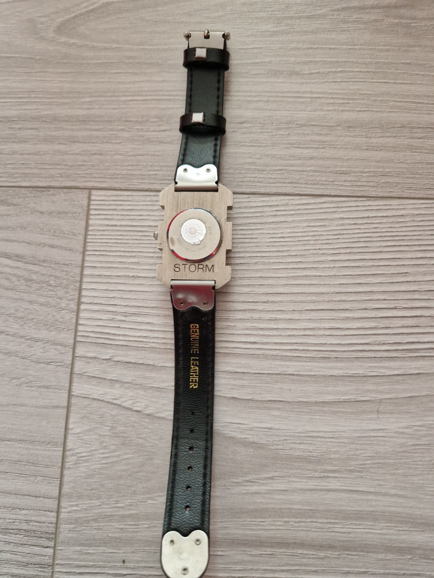 Ceas STORM 1991 Ceasul STORM din 1991 este un ceas analog clasic care