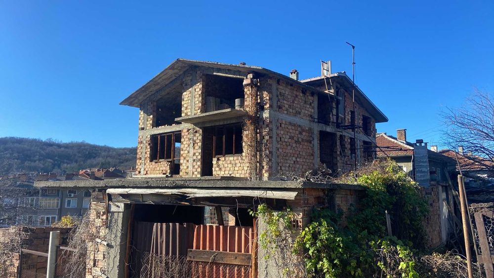 Продава се Къща в Дряново - 600 кв.м за 162 €/кв.м - Снимка #3