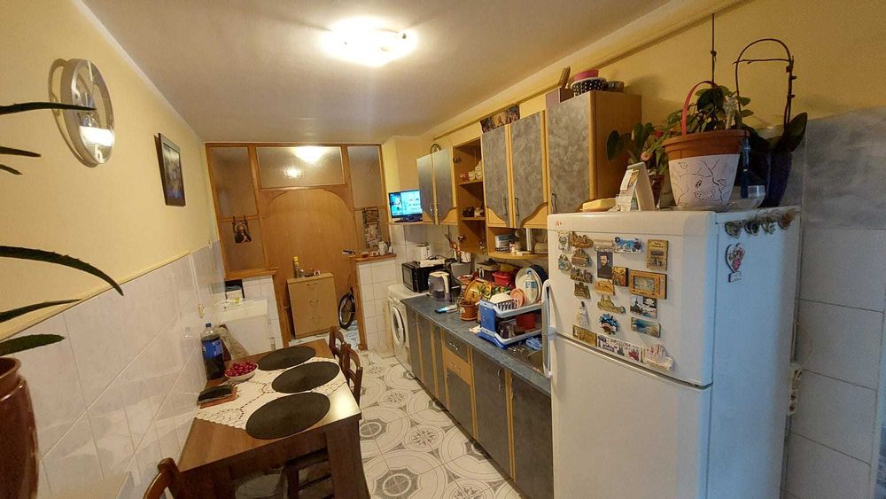 Vând apartament decomandat