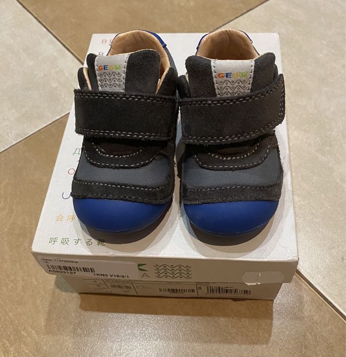 Бебешки обувки Geox  19 номер