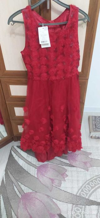 Платье новое  подойдет как подросткам так и на девушку постарше