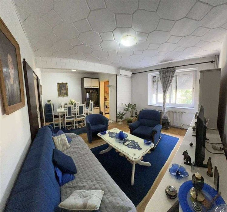 Дава се под наем Двустаен апартамент в Бургас, Славейков - 53 кв.м за 219.3 € - Снимка #1