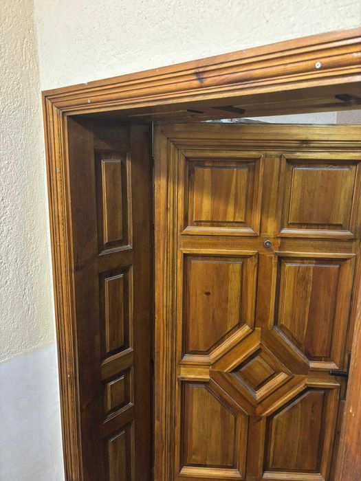 Масивна входна врата