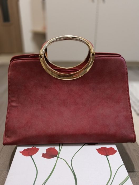 Vând geantă de mână deosebită