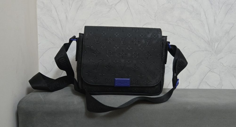 Guess, Karl, LV чанти и портмоне