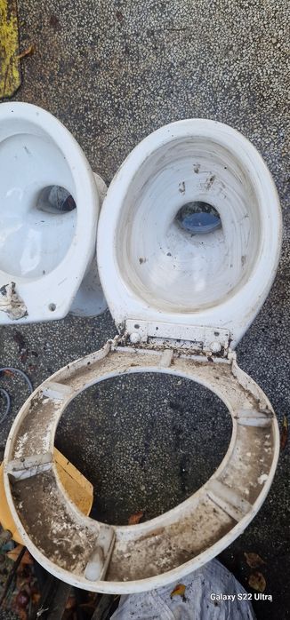 Тоалетна чиния с долно оттичане