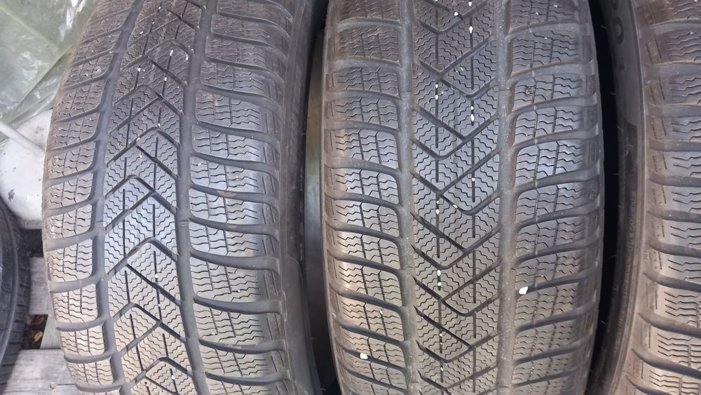 Set 225/45r18 iarnă marca Pirelli cu protecție jantă