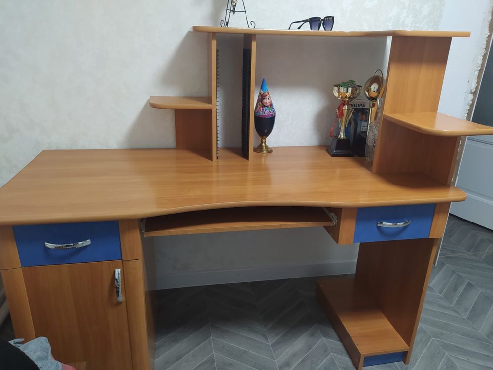 Стол компьютерный