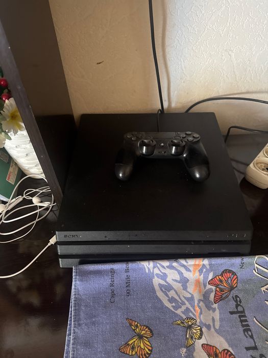 Play station 4 pro (ideal)