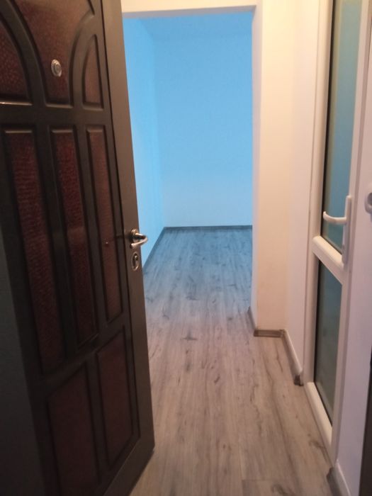 Vând apartament 2 camere zona Decebal