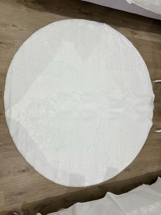 Ковер меховой круглый белый