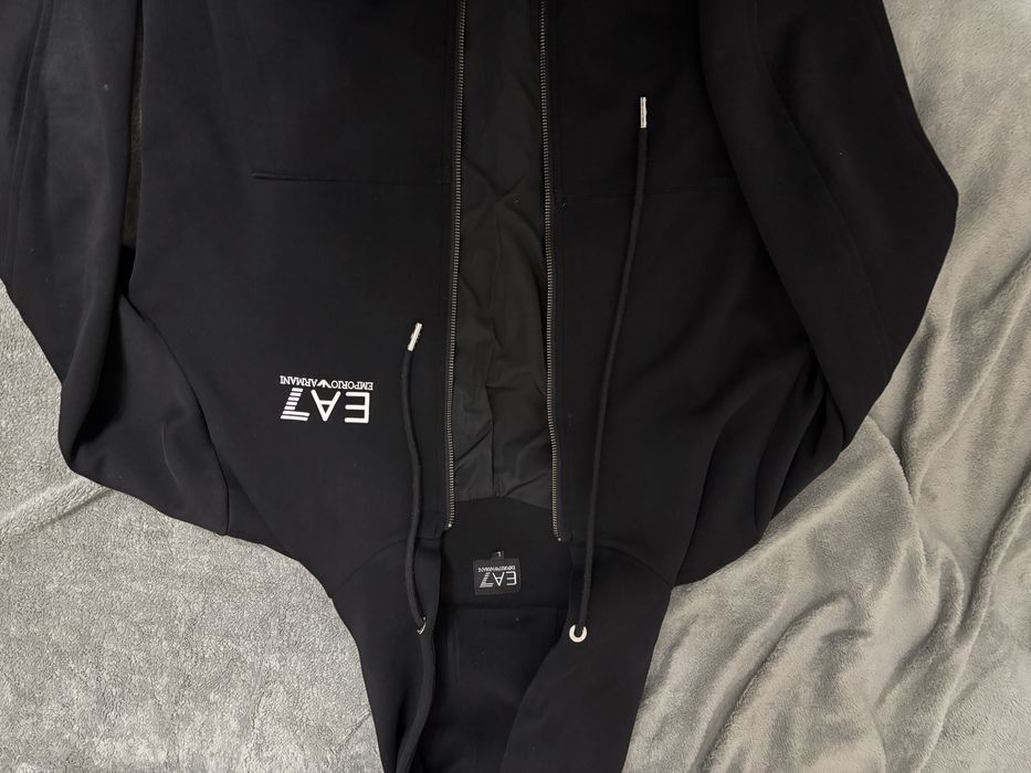 Ветровка ЕА7 состояние нормальное соответстует цене