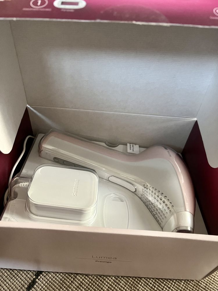 Epilator Philips Lumea IPL 250000 pulsatii, Alb/Roz