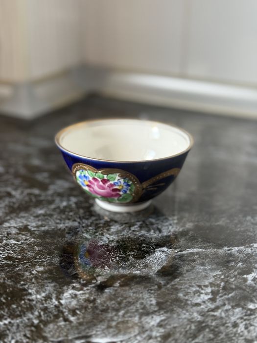 Choynak piyola sotiladi 1 ta choynak 14 ta piyola bor holati yaxshi