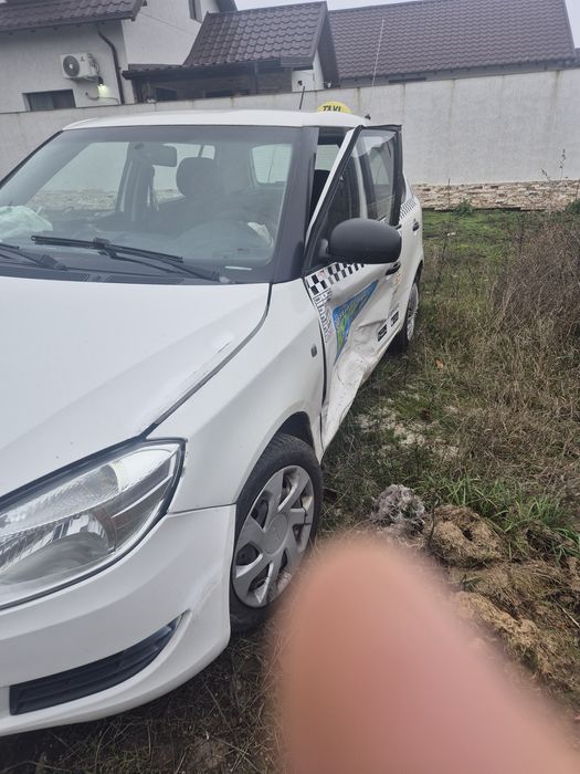 Vând skoda Fabia 1.2 avariata
