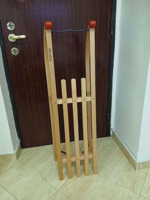 2 sănii foarte bune la preț de mai puțin  una  !